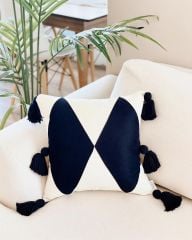 PÜSKÜLLÜ BAKLAVA DESENLİ YASTIK KILIFI