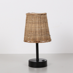 KRİZANTEM 24X14 CM. SİYAH AYAKLI SİYAH PANELLİ RATTAN SOLAR LAMBA